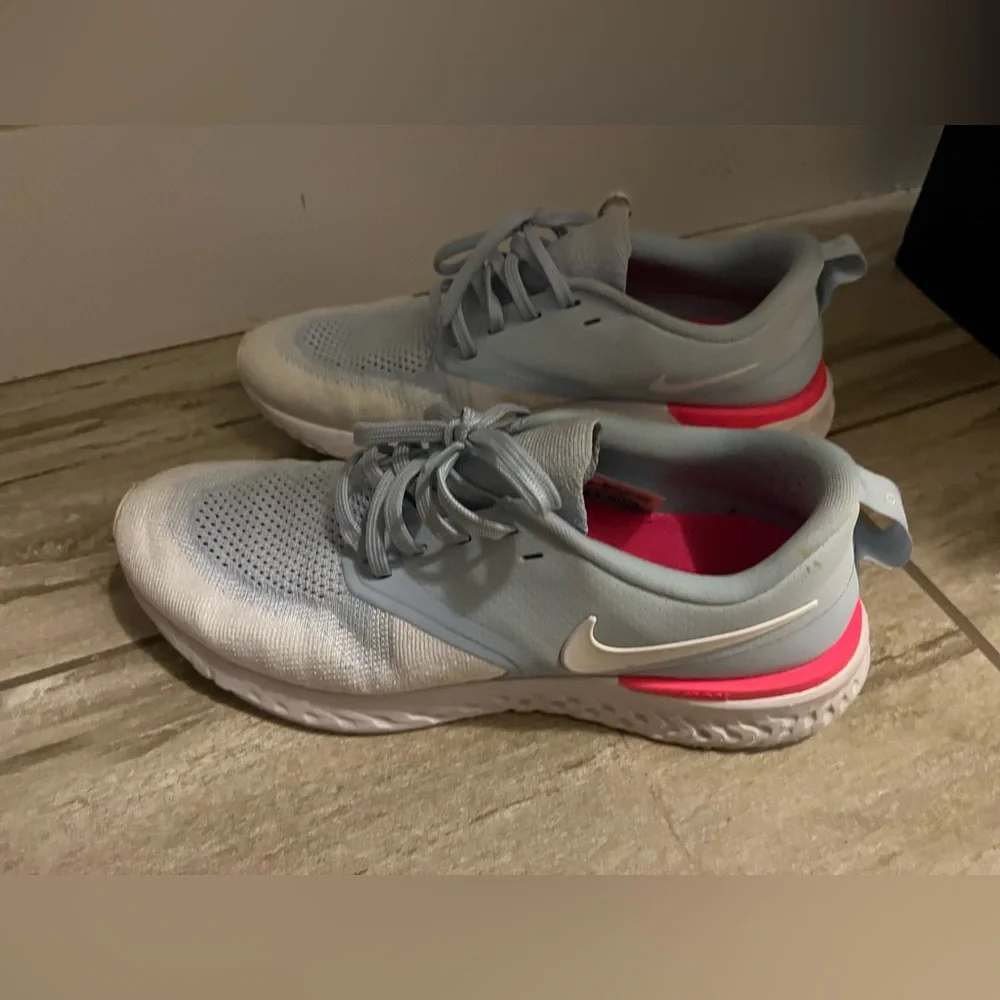 EUC Nike Epic React Flyknit 2 Womens Blue Pink Sneakers AH1016 401 - Picture 3 of 9